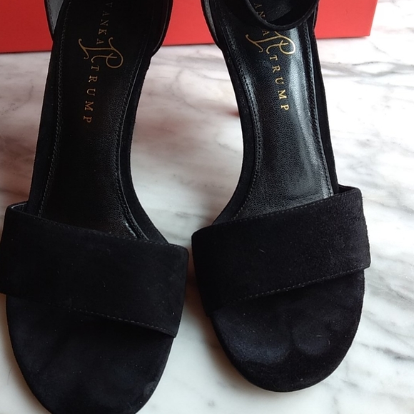 Selling for a friend size 9 suede pumps! - Picture 5 of 6